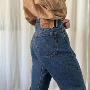 Vintage Levi’s 501 1993 mid rise mid blue straight leg fit very clean